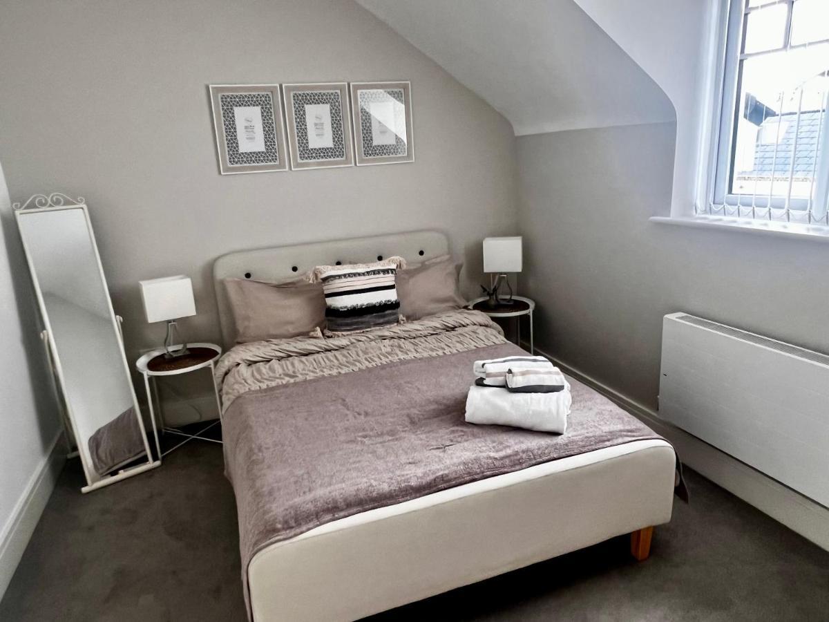 Lakeside Lux Bedroom With Parking, M4 Jct 11, Next To Train Station * Reading