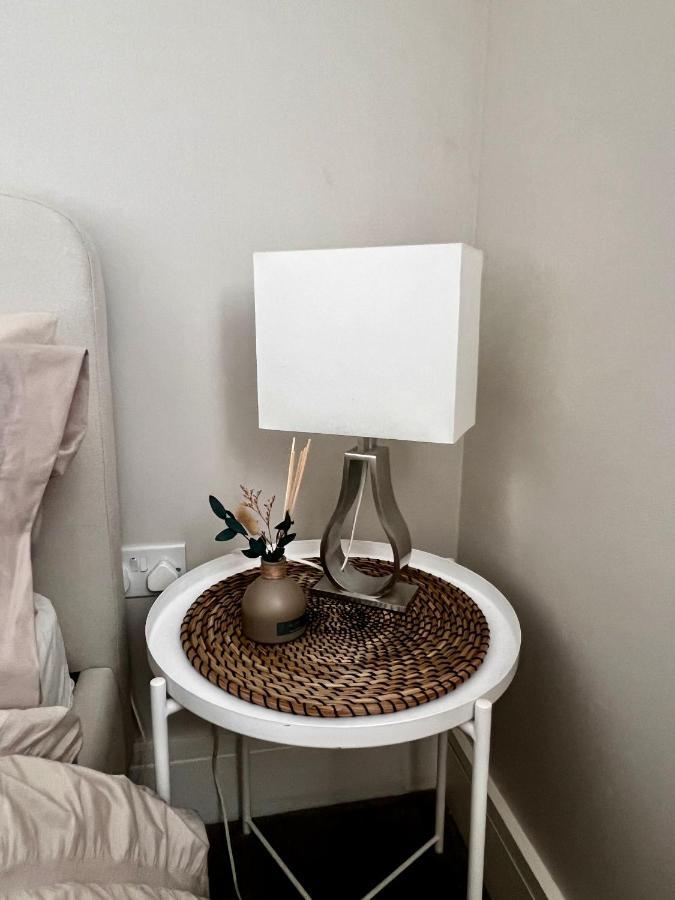 Lakeside Lux Bedroom With Parking, M4 Jct 11, Next To Train Station Reading